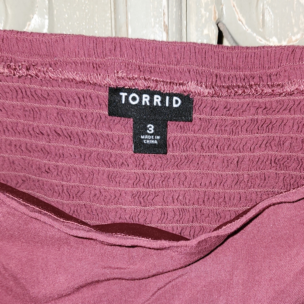 Torrd- Raspberry crop tank with ruffle straps - Picture 3 of 4